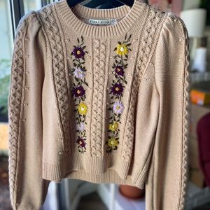 Sweat embroidered sweater.
